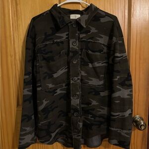 t.la Camo Button-Down Soft Knit Shacket – Made in USA – Size Small